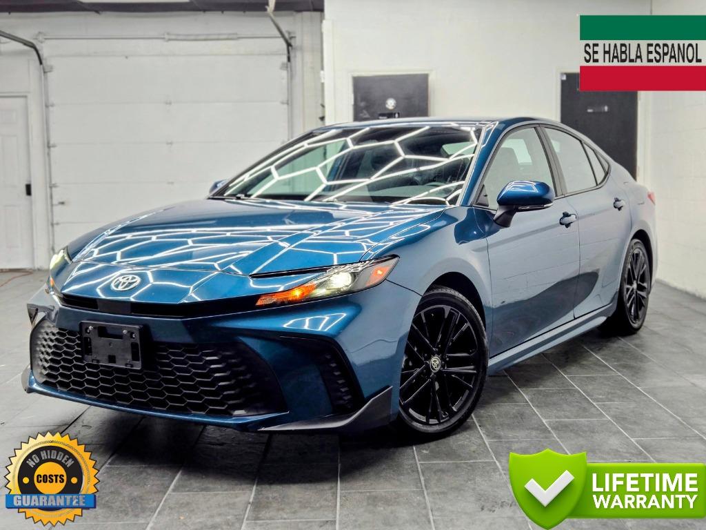 2025 Toyota Camry LE's photo