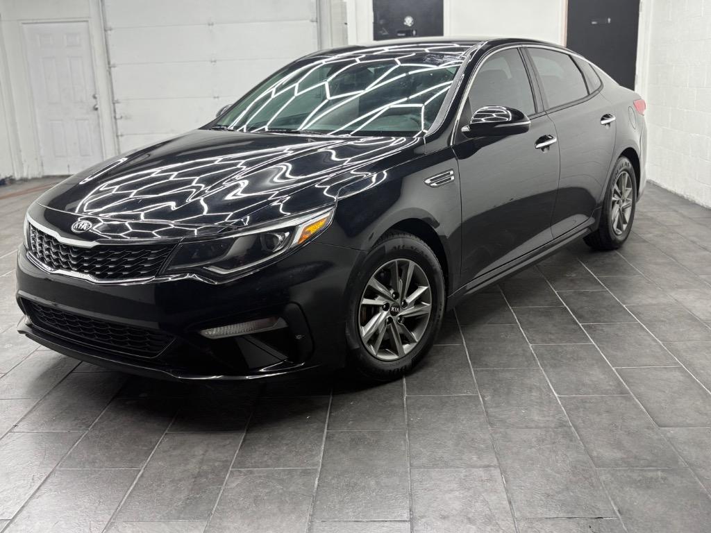 2019 Kia Optima LX's photo