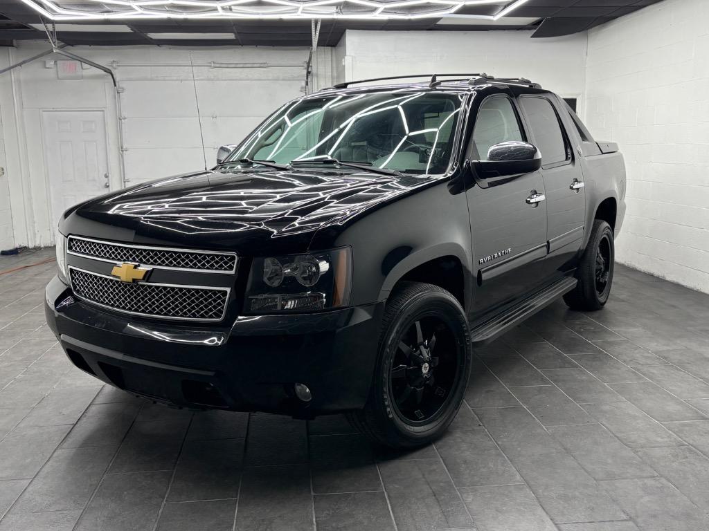 2013 Chevrolet Avalanche LT's photo